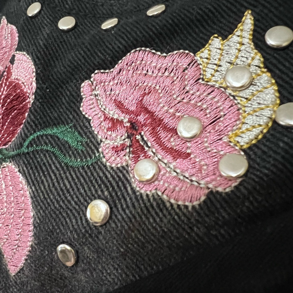 One Teaspoon Bandits Low Rise Relaxed Black Denim Floral Embroidered Shorts 26 - Picture 11 of 11